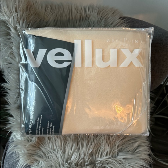 Velux Cozy King Beige Throw/Blanket - Picture 1 of 1